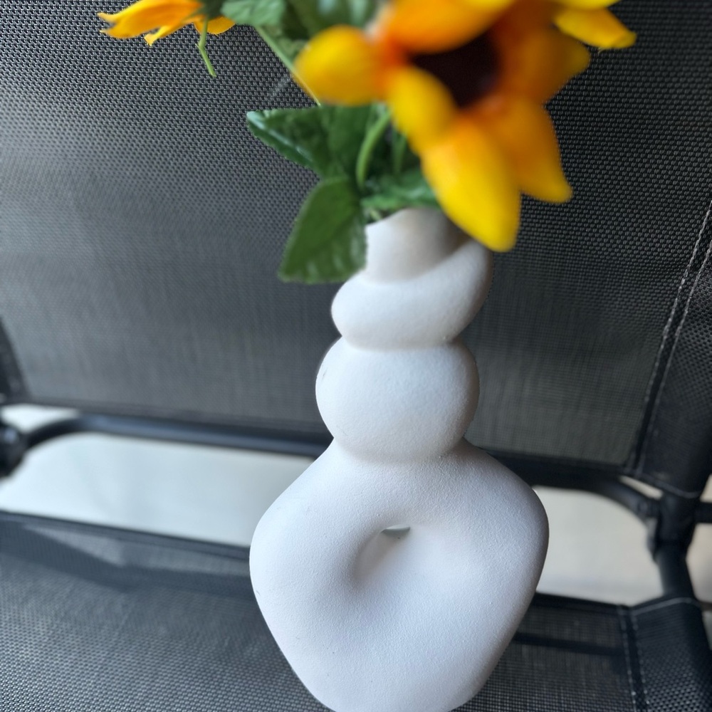White Sculptural Vase Elements white textured vase new 10 x 6 x3”